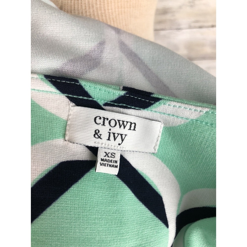Crown & Ivy Top Geometric Print Knit Shirt Size XS Mint Green Navy - Picture 8 of 8